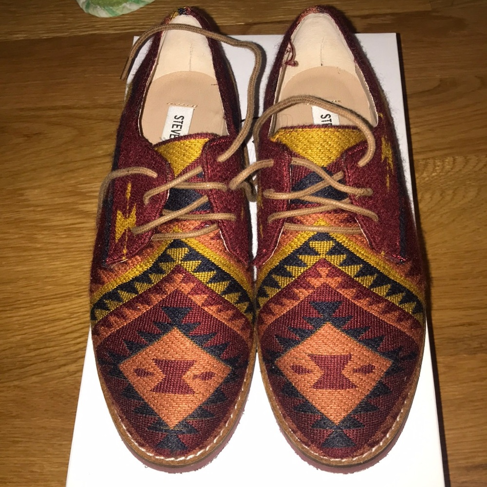 Steve Madden Aztec print lace up shoes
